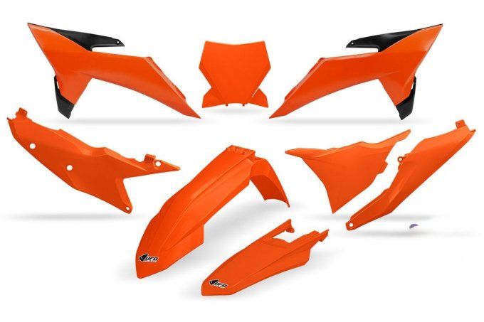 pose kit deco ( uniquement ouies plaques lateral gb arriere ) + plastiques 